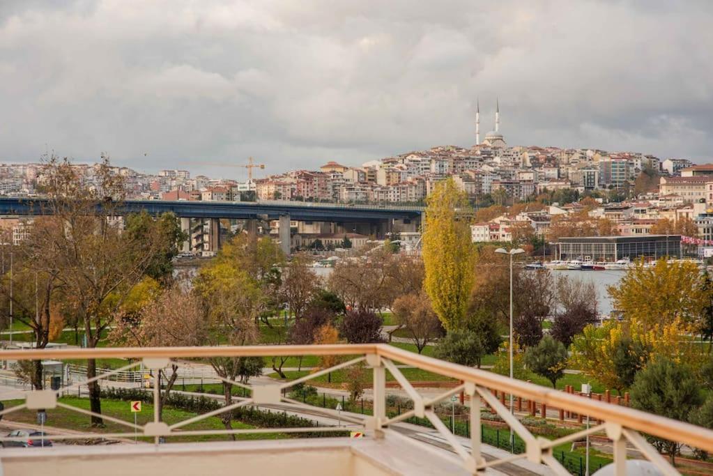 Waterfront Apartment By The Tram - Terrace With Dome & Golden Horn View In Fatih Istanbul Exteriör bild