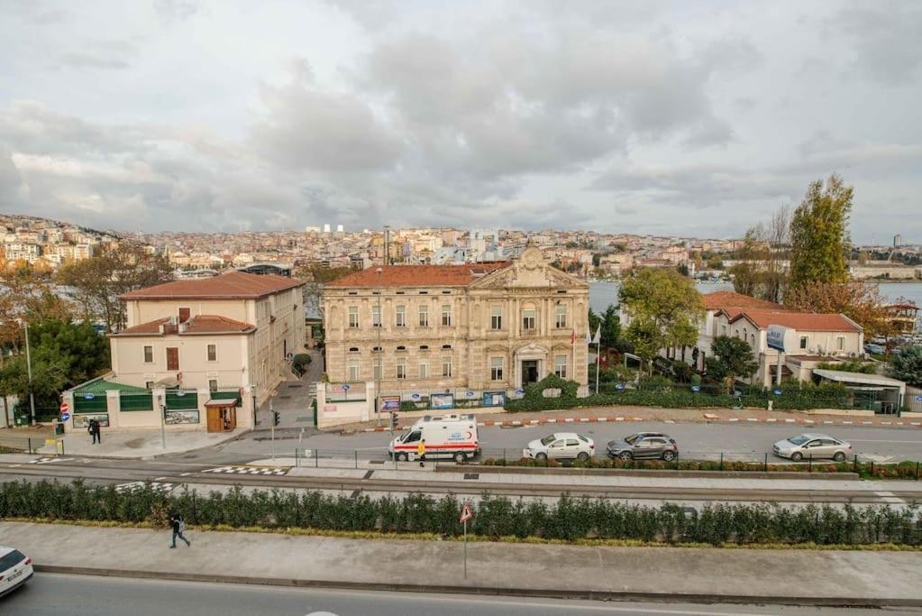 Waterfront Apartment By The Tram - Terrace With Dome & Golden Horn View In Fatih Istanbul Exteriör bild