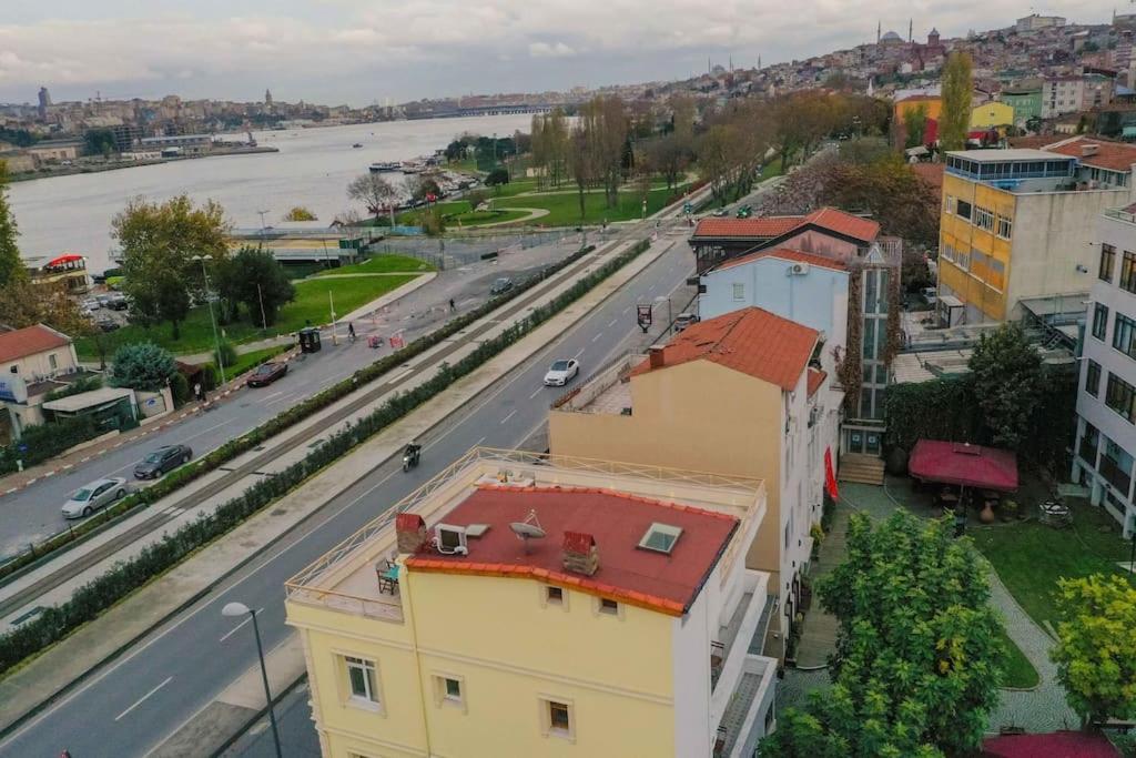 Waterfront Apartment By The Tram - Terrace With Dome & Golden Horn View In Fatih Istanbul Exteriör bild