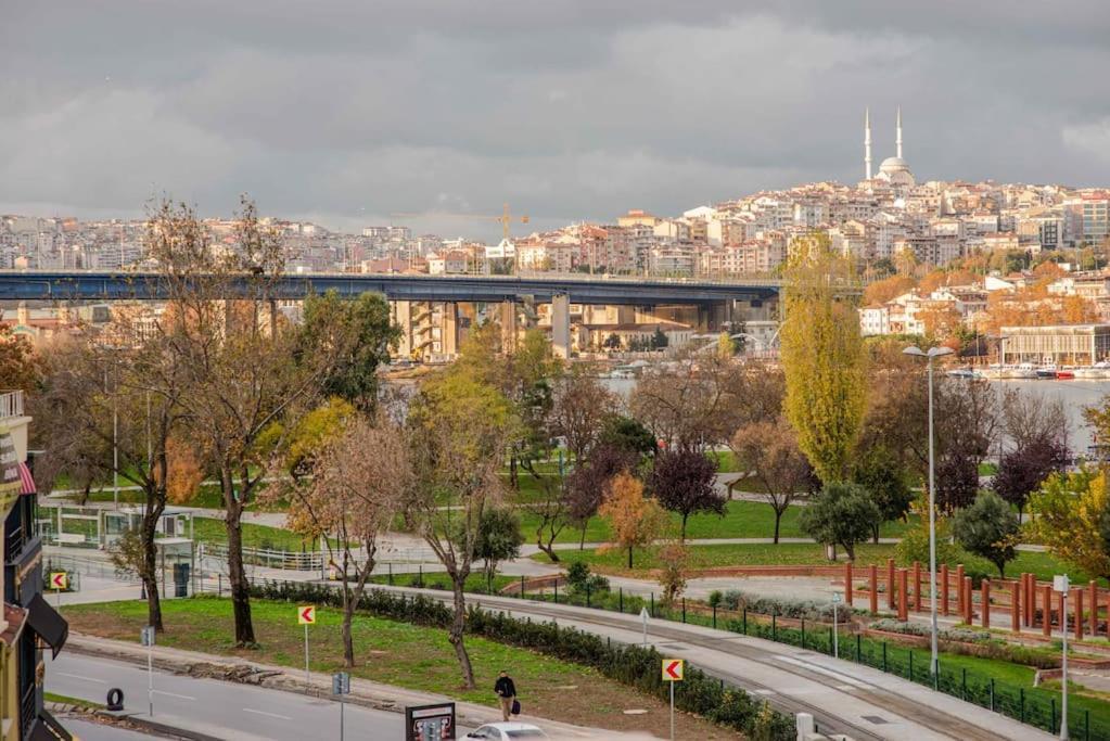 Waterfront Apartment By The Tram - Terrace With Dome & Golden Horn View In Fatih Istanbul Exteriör bild