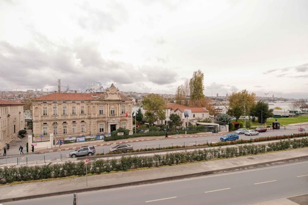 Waterfront Apartment By The Tram - Terrace With Dome & Golden Horn View In Fatih Istanbul Exteriör bild