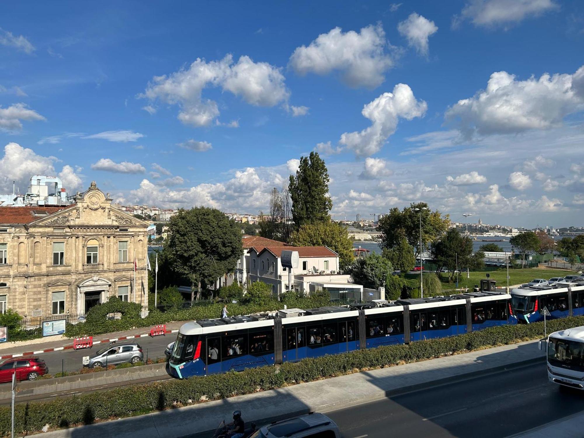 Waterfront Apartment By The Tram - Terrace With Dome & Golden Horn View In Fatih Istanbul Exteriör bild